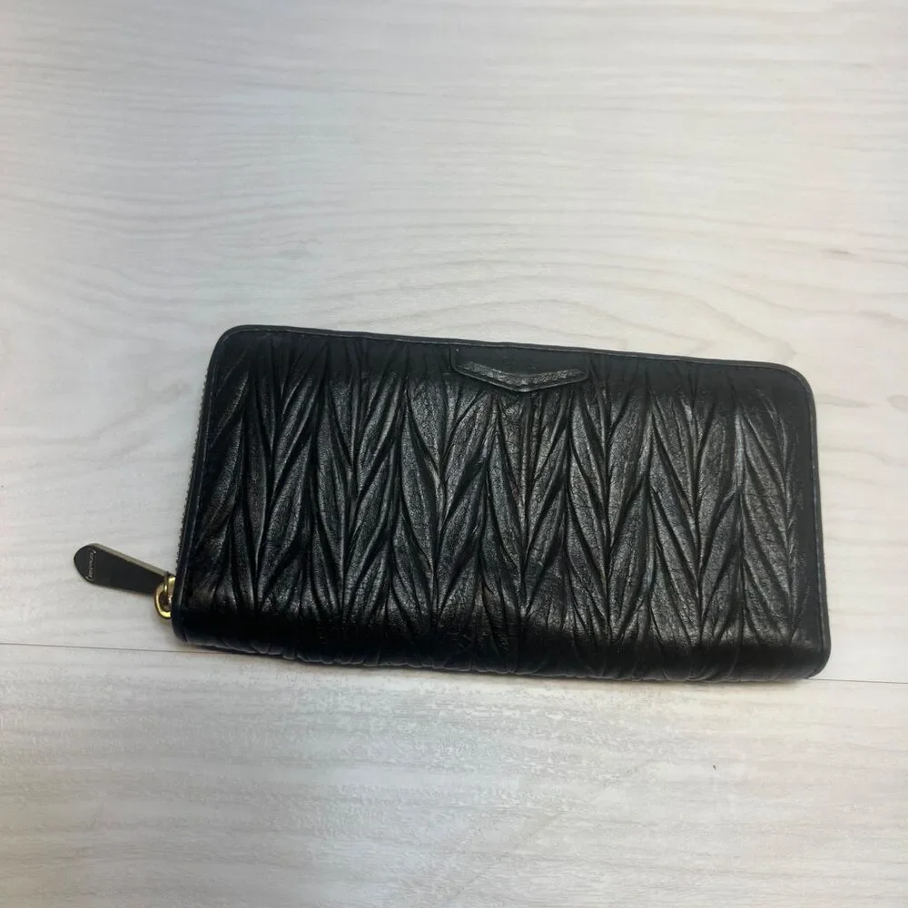 Very Rare Coach Wallet Zip Around Accordion Black‎ w/Leather Design Soft Leather